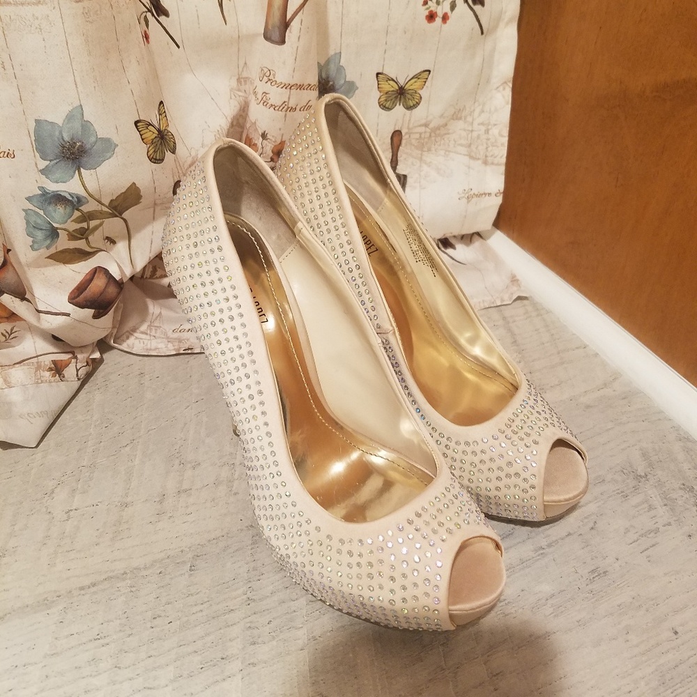 Jennifer Lopez high heels